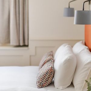 Zimmer mit Kingsize-Bett